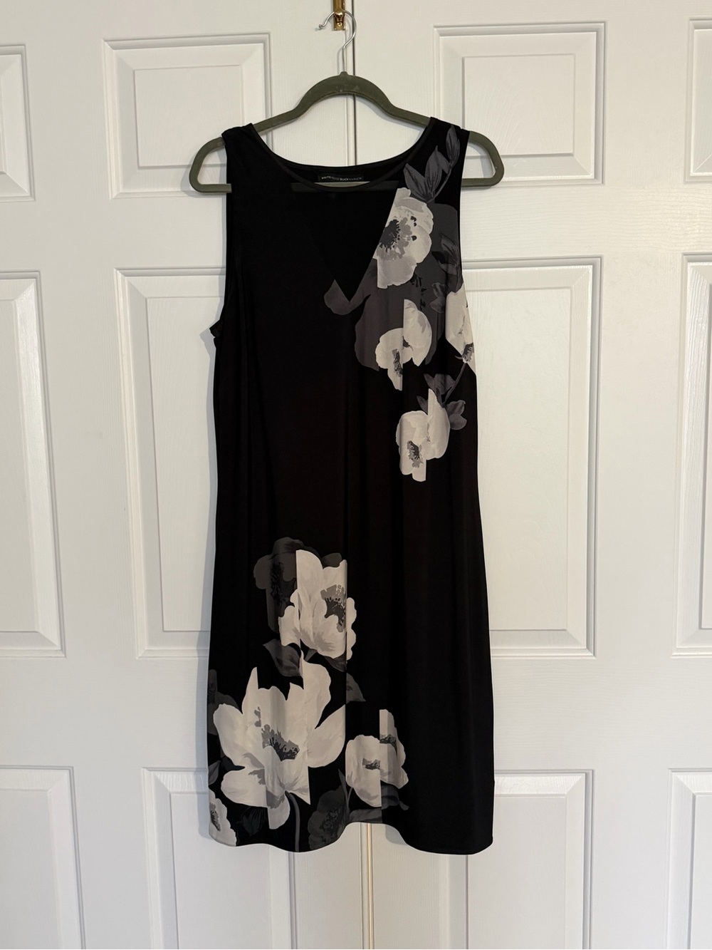 Black Floral Sleeveless Shift Dress